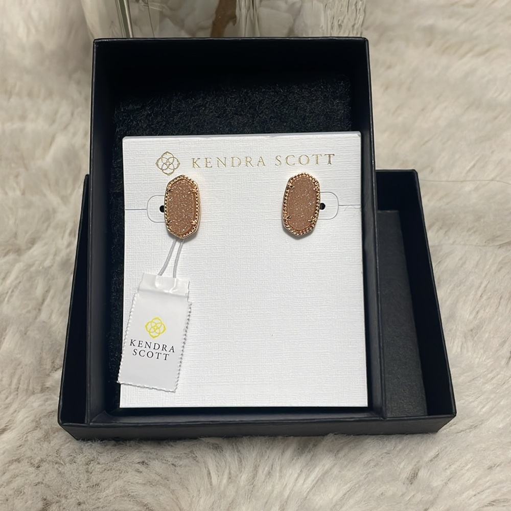 ✨ Kendra Scott Ellie Stud Earrings in Sand Drusy✨ - Picture 3 of 7